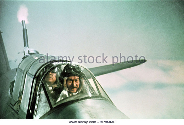 kamikaze-pilot-in-aircraft-the-battle-of-midway-1976-bp8mme